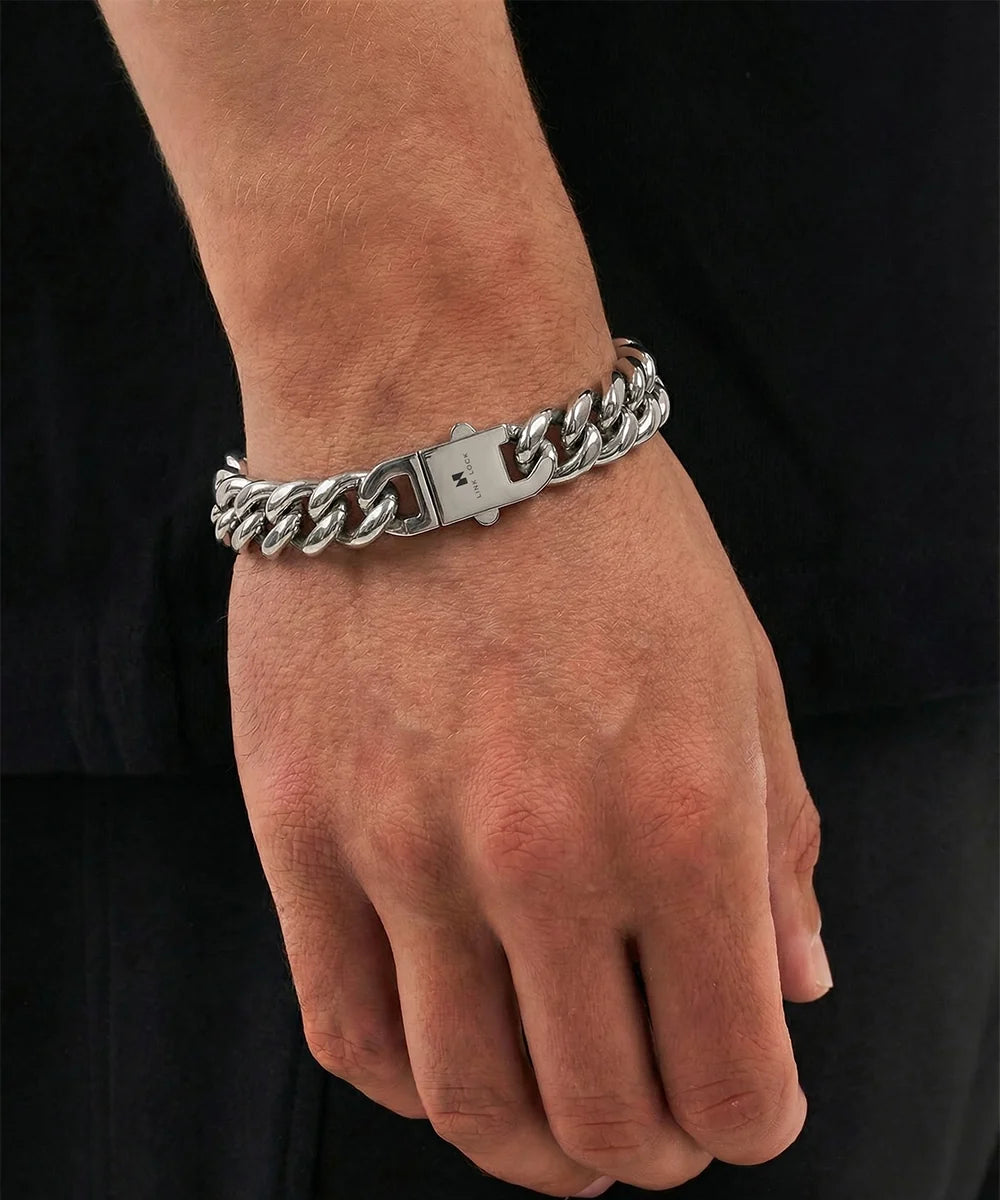 Close-up of Cuban bracelet links